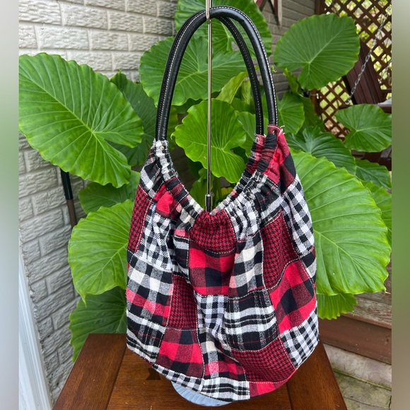 Vintage flannel left red and white checked hobo style vegan leather handle bag - Picture 4 of 5
